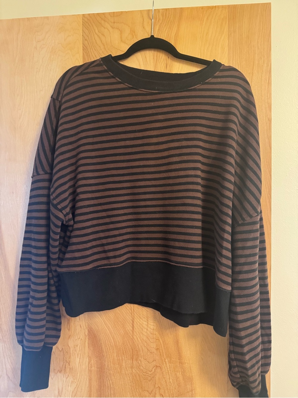 aerie Black and Brown Striped Cropped Crewneck Sweatshirt